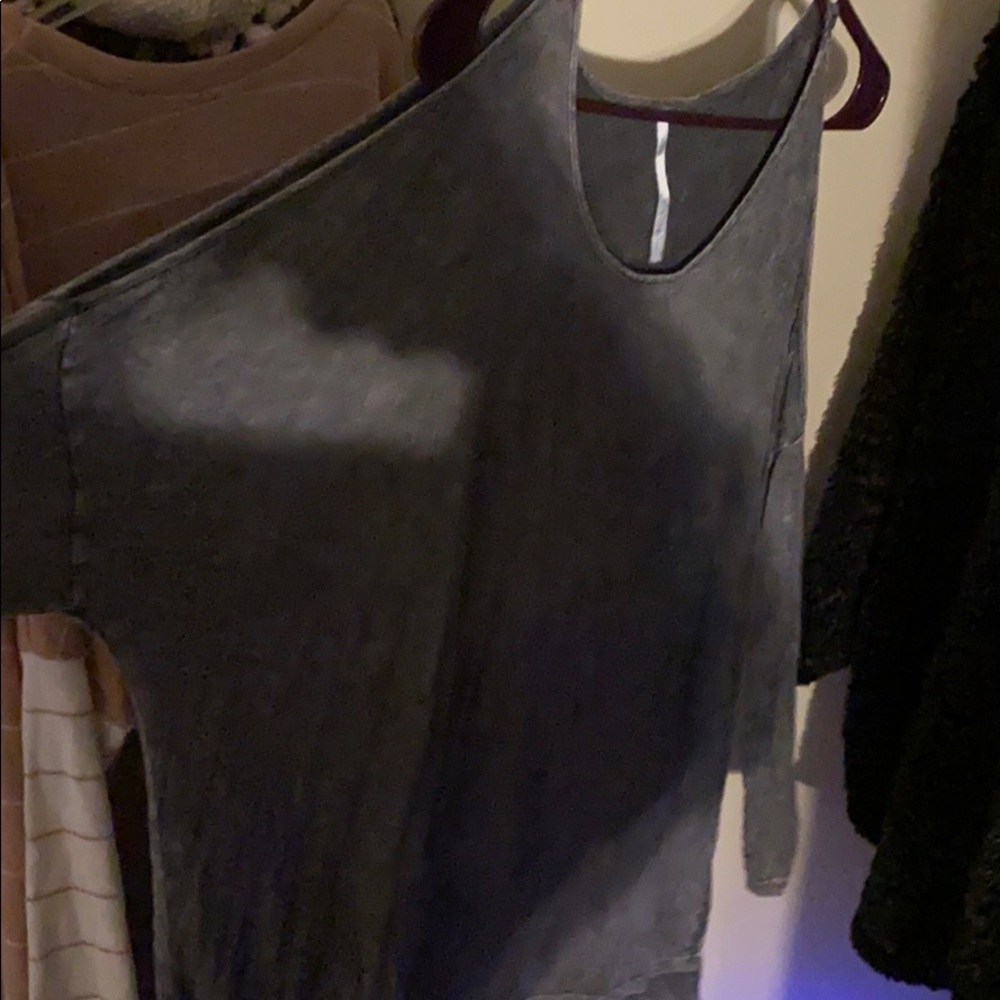 grey shirt